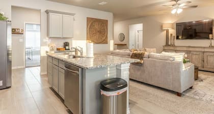 10 Minutes to Stadium! | Spacious 3BR | Gameroom