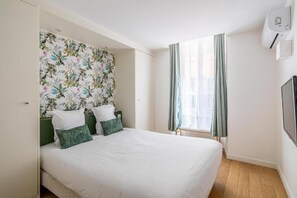 1 bedroom, iron/ironing board, internet, bed sheets