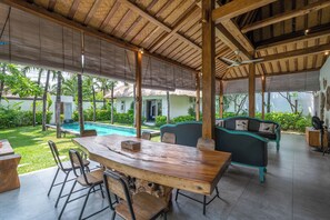 Luxury Villa | Dining room
