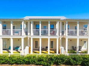 Exterior - Sandy Feet Retreat|Heart of Destin|Community Pool (Destin)