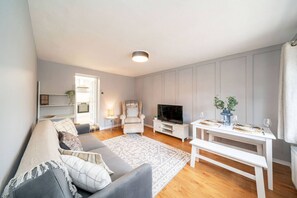 TV - Heatherwood Cottage - Central Scone (Scone)