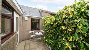 Outdoor dining - Heatherwood Cottage - Central Scone (Scone)