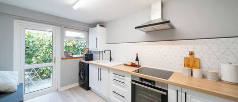 Fridge, microwave, oven, coffee/tea maker