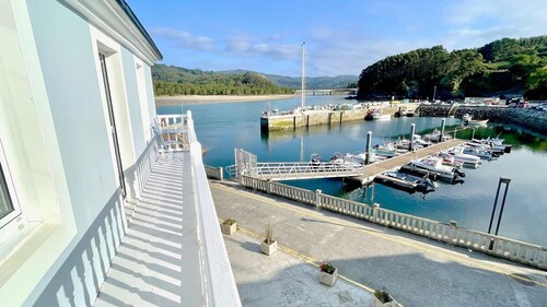 The Cliffs - Barqueiro & Blue
