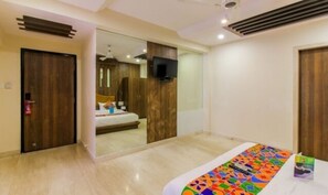 Egyptian cotton sheets, premium bedding, in-room safe, free WiFi