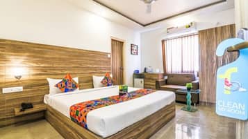 Egyptian cotton sheets, premium bedding, in-room safe, free WiFi