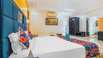 Egyptian cotton sheets, premium bedding, in-room safe, free WiFi