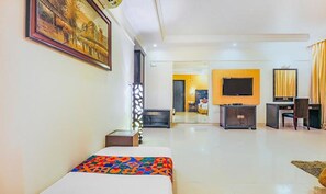 Egyptian cotton sheets, premium bedding, in-room safe, free WiFi - Fabhotel Anna Waddo (Candolim)