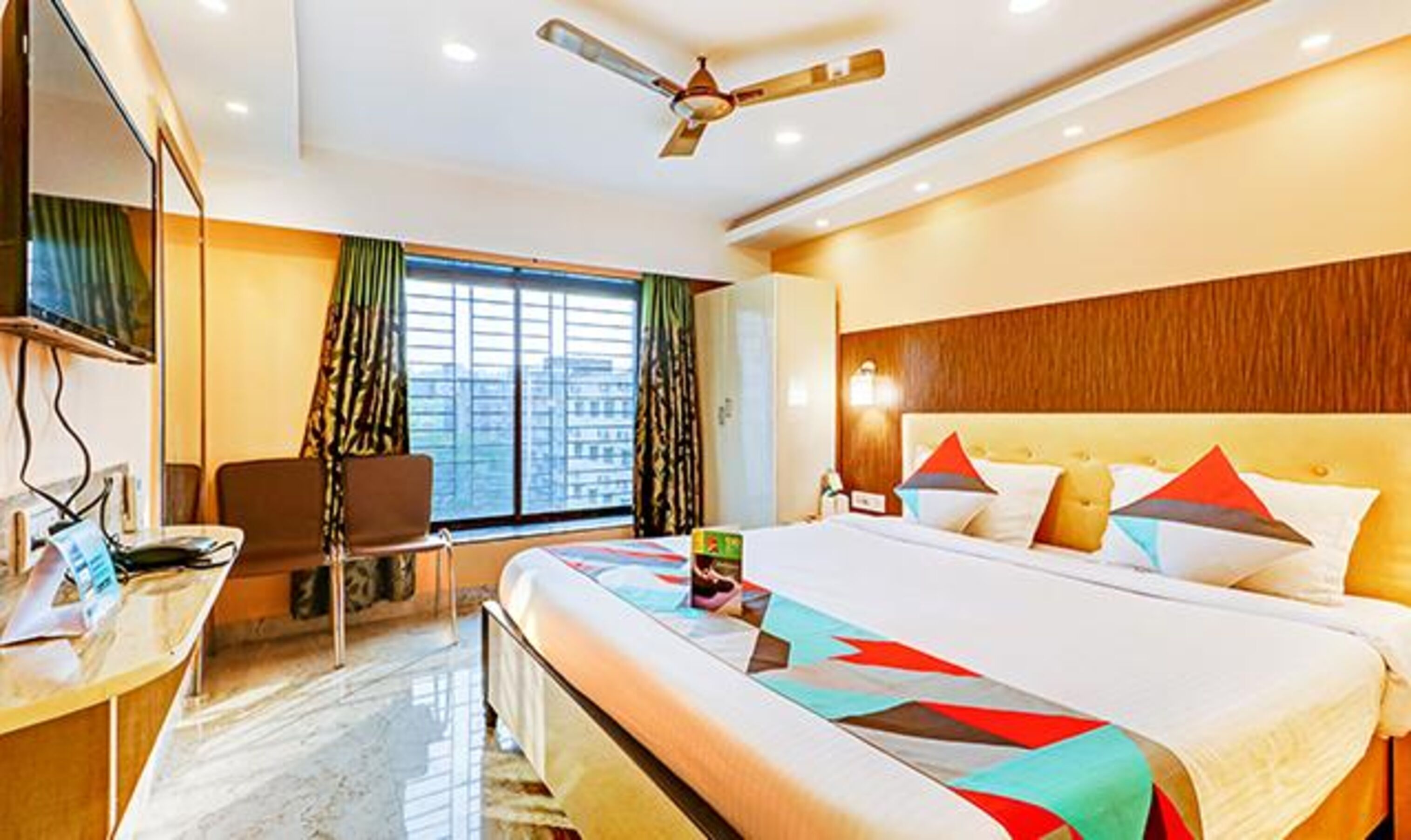 Egyptian cotton sheets, premium bedding, in-room safe, free WiFi