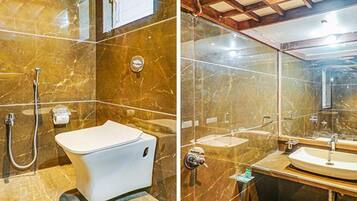 Deluxe Room | Bathroom | Shower, rainfall showerhead, free toiletries, towels