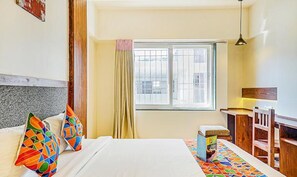 Egyptian cotton sheets, premium bedding, in-room safe, free WiFi - Fabhotel House Of Hyderabad (Pune)