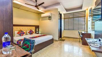Egyptian cotton sheets, premium bedding, in-room safe, free WiFi