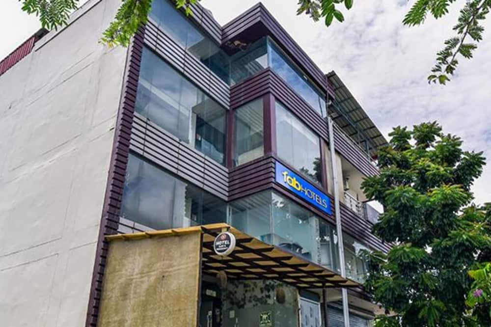 Fabhotel Sr Residency