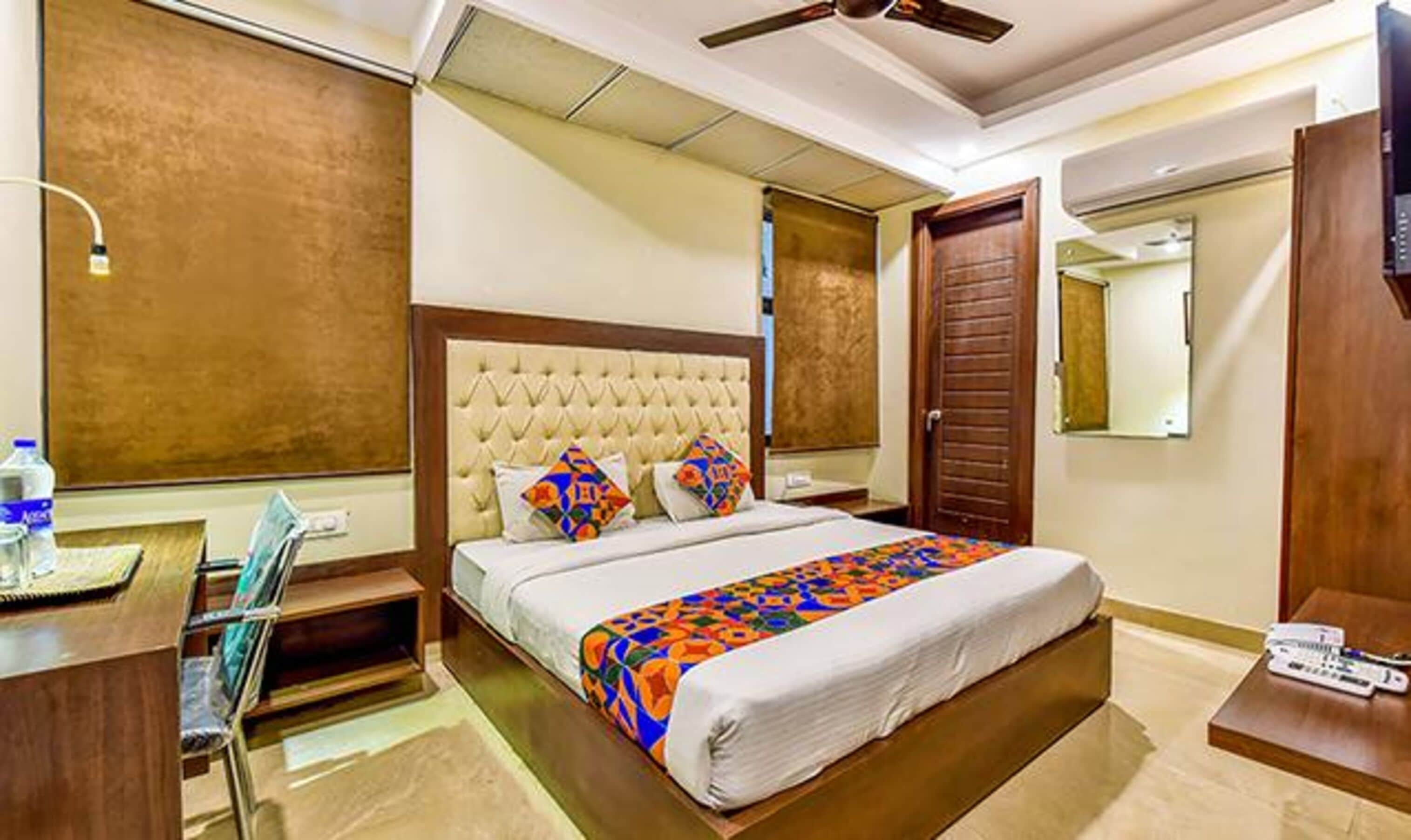 Egyptiske bomuldslagner, premium-sengetøj, pengeskab på værelset