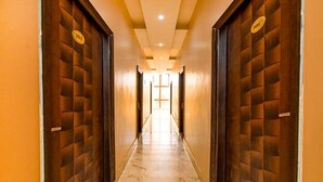 Lobby - Fabhotel Pahadi Cottage (Dehradun)