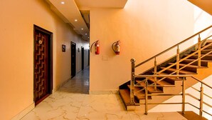 Lobby - Fabhotel Pahadi Cottage (Dehradun)