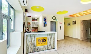Reception - Fabhotel The Brown Tree (Chennai)