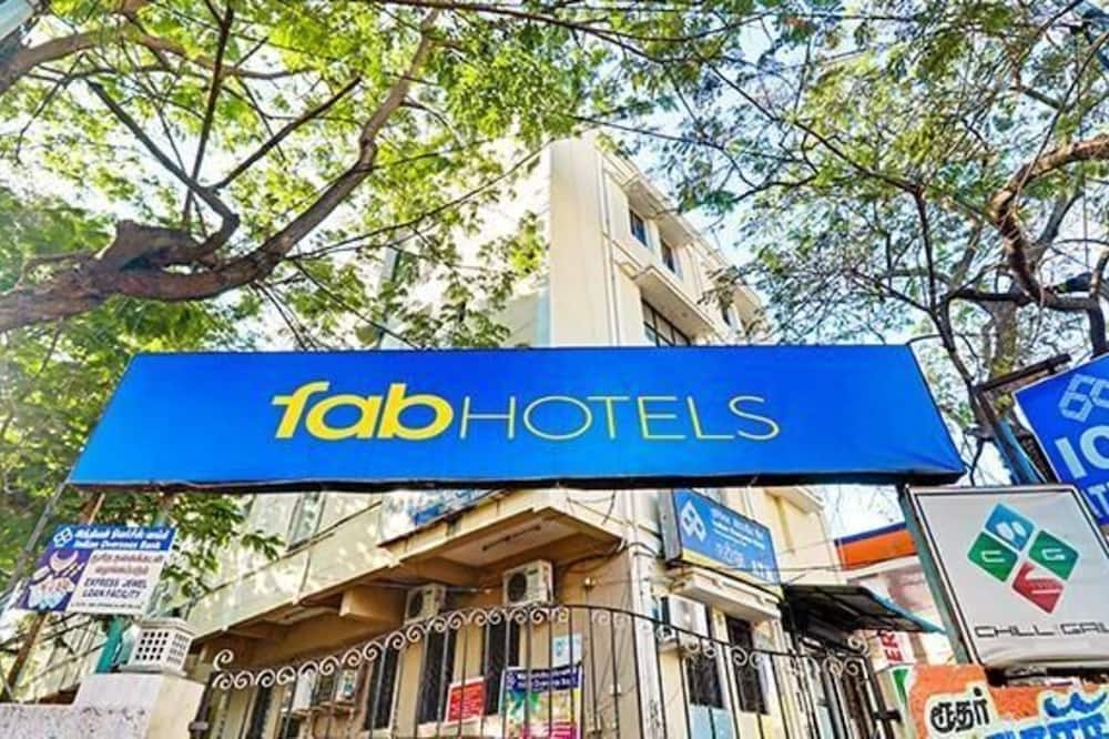 Fabhotel The Brown Tree