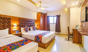 Egyptian cotton sheets, premium bedding, in-room safe, free WiFi