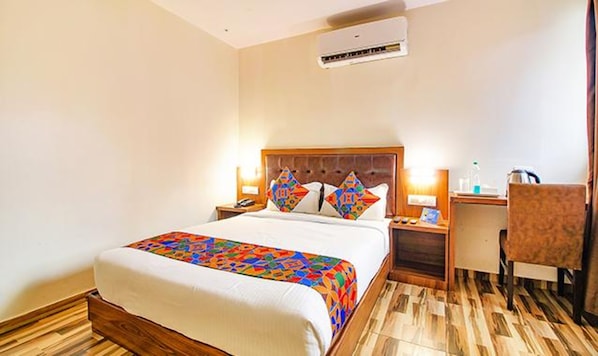 Egyptian cotton sheets, premium bedding, in-room safe, free WiFi