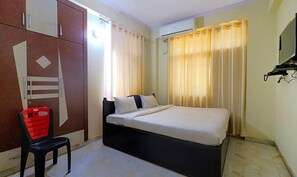 Deluxe Room | Egyptian cotton sheets, premium bedding, in-room safe, free WiFi - Fabexpress Br Residency (Danapur)
