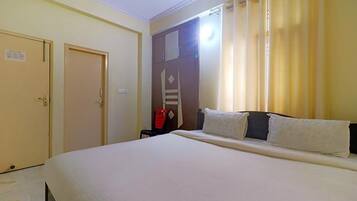 Deluxe Room | Egyptian cotton sheets, premium bedding, in-room safe, free WiFi