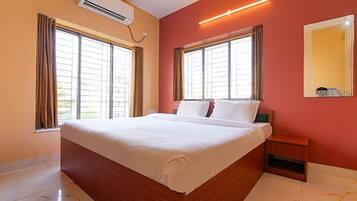 Deluxe Room | Egyptian cotton sheets, premium bedding, in-room safe, free WiFi
