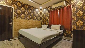 Deluxe Room | Egyptian cotton sheets, premium bedding, in-room safe, free WiFi