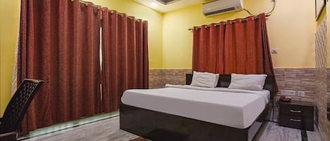 Egyptian cotton sheets, premium bedding, in-room safe, free WiFi