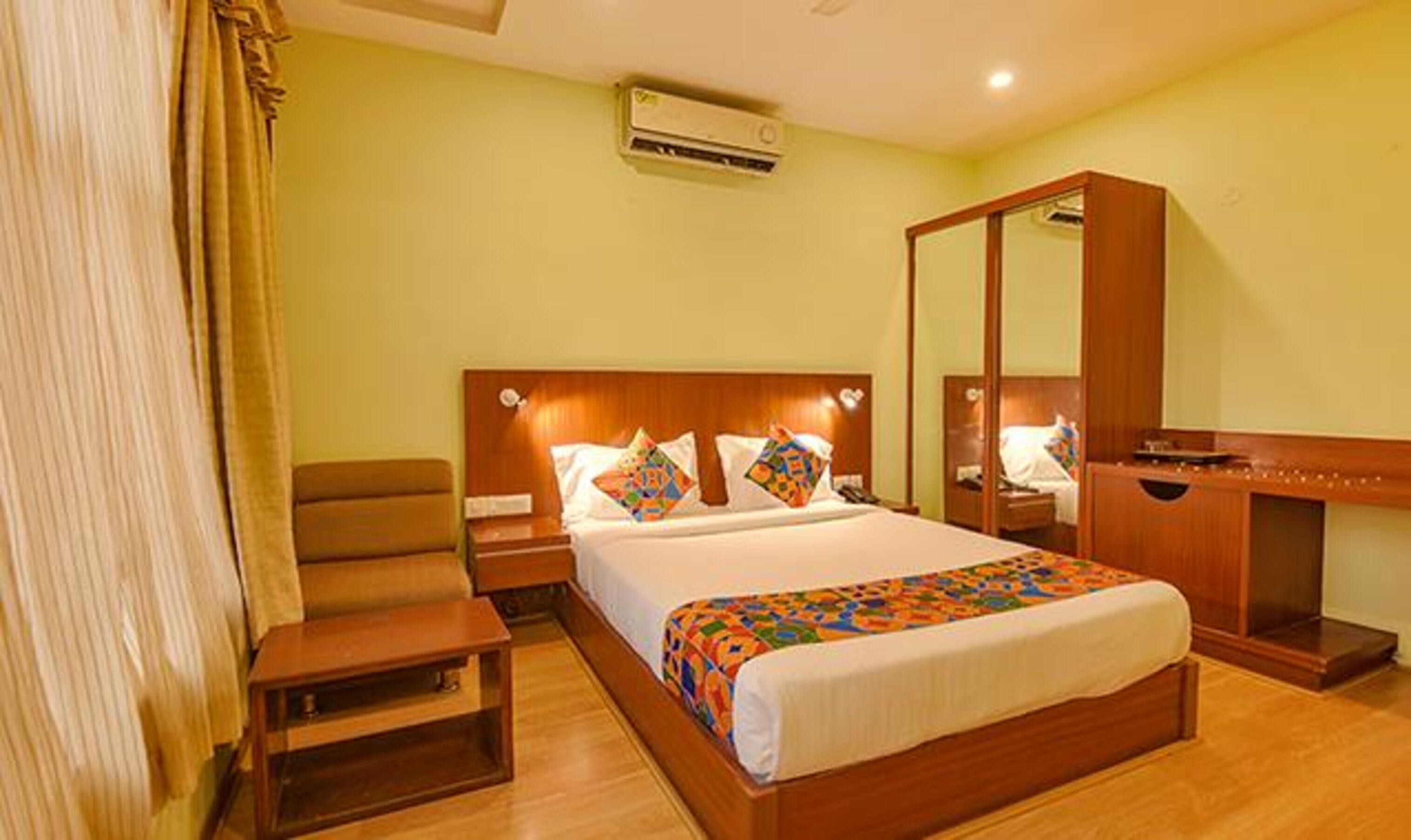 Egyptian cotton sheets, premium bedding, in-room safe, free WiFi