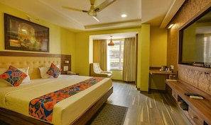 Egyptian cotton sheets, premium bedding, in-room safe, free WiFi - Fabhotel Emerald Resort (Bengaluru)