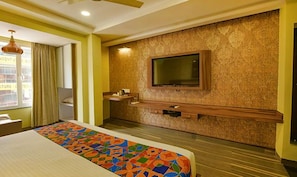 Egyptian cotton sheets, premium bedding, in-room safe, free WiFi - Fabhotel Emerald Resort (Bengaluru)