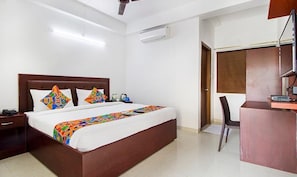 Egyptian cotton sheets, premium bedding, in-room safe, free WiFi