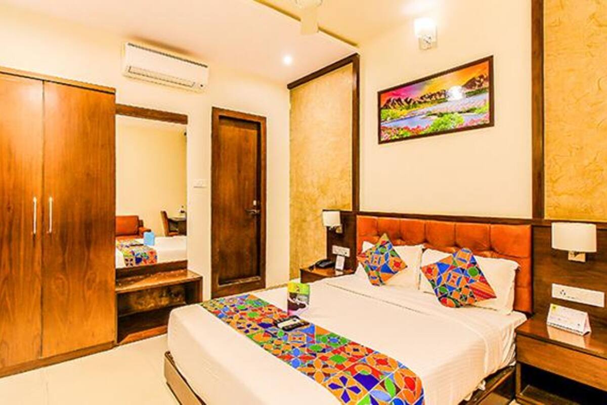 Egyptian cotton sheets, premium bedding, in-room safe, free WiFi