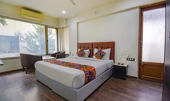 1 bedroom, Egyptian cotton sheets, premium bedding, in-room safe