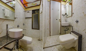 Shower, rainfall showerhead, free toiletries, towels