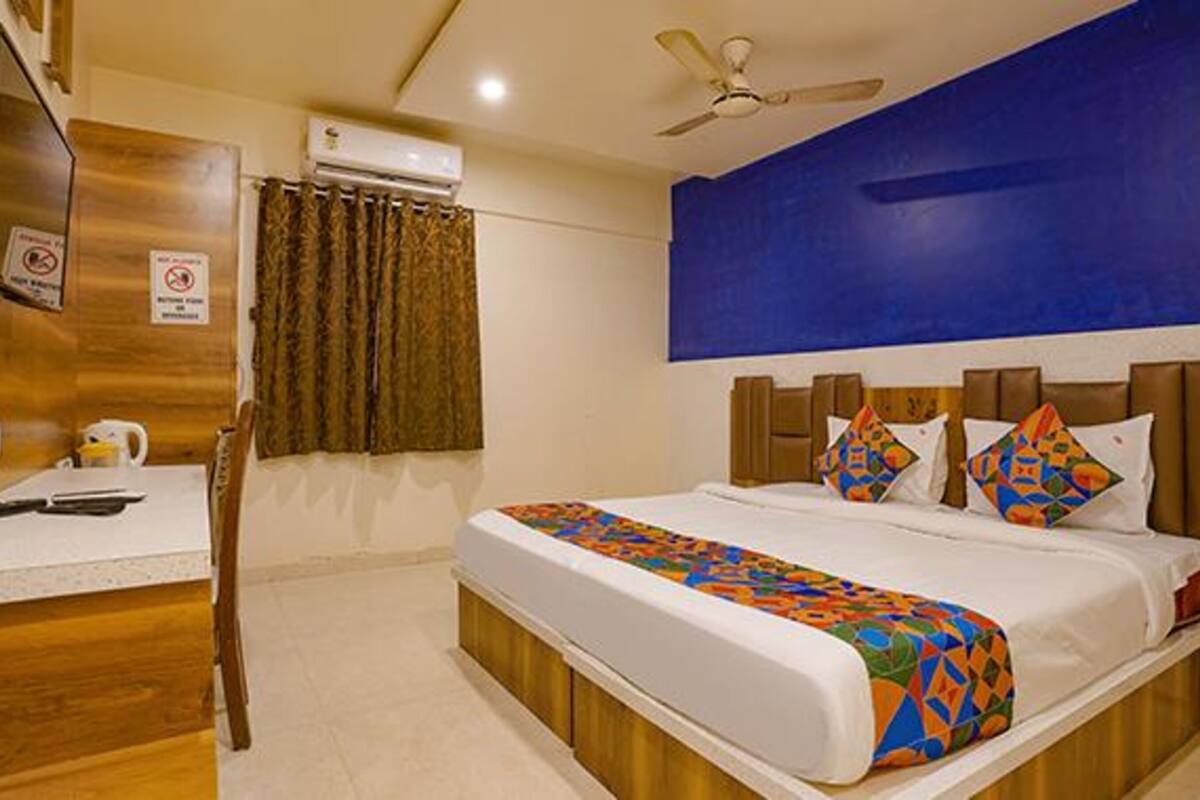 Deluxe Room | Egyptian cotton sheets, premium bedding, in-room safe