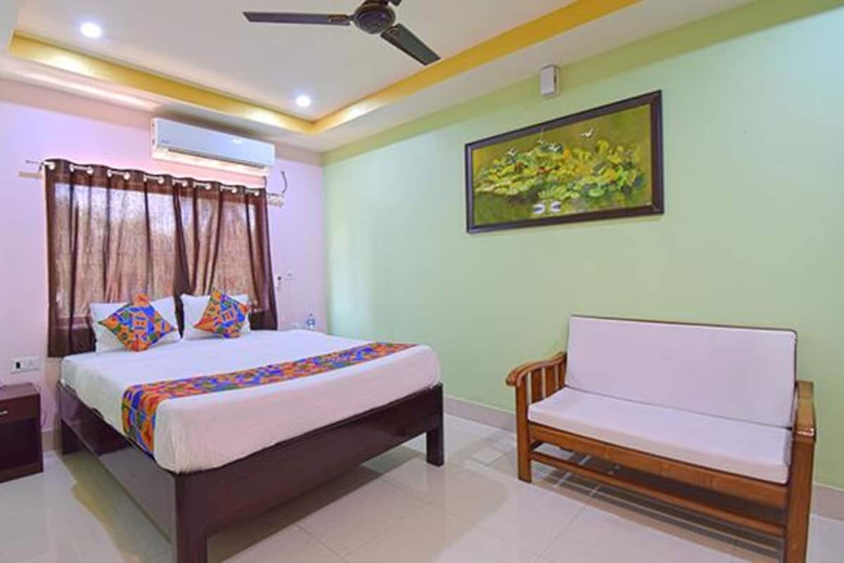 Egyptian cotton sheets, premium bedding, in-room safe
