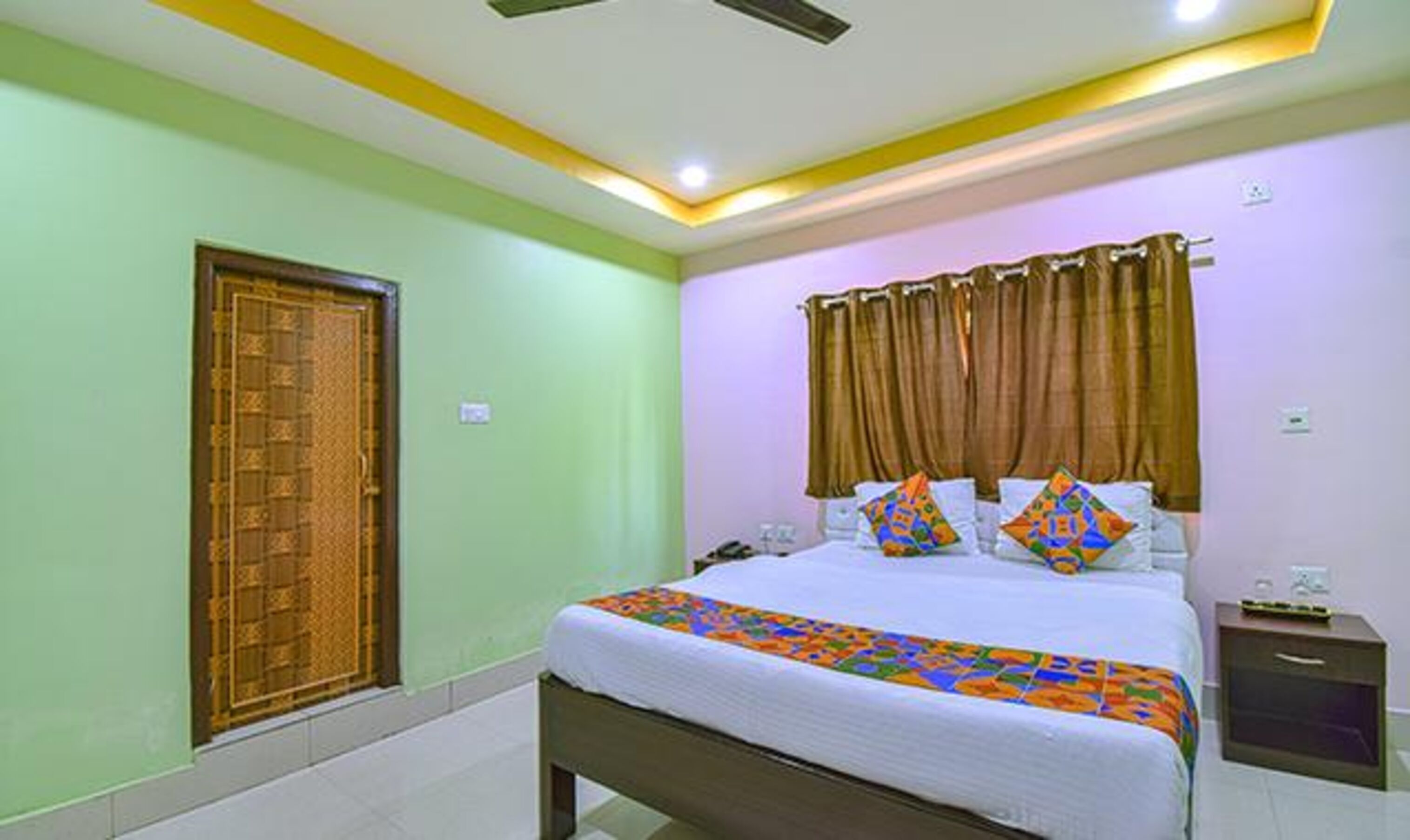 Egyptian cotton sheets, premium bedding, in-room safe