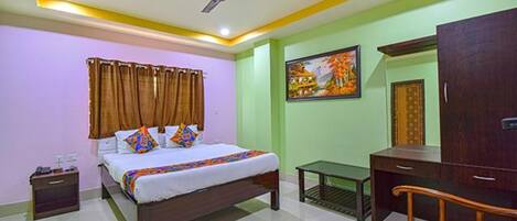 Egyptian cotton sheets, premium bedding, in-room safe