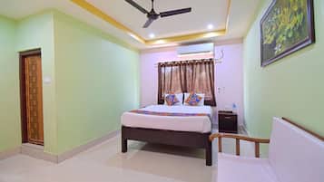 Deluxe Room | Egyptian cotton sheets, premium bedding, in-room safe