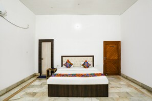 Deluxe Room | Egyptian cotton sheets, premium bedding, in-room safe, free WiFi - Fabexpress Prashansa Palace (Varanasi)
