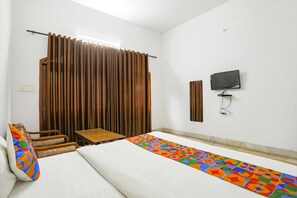 Egyptian cotton sheets, premium bedding, in-room safe, free WiFi - Fabexpress Prashansa Palace (Varanasi)