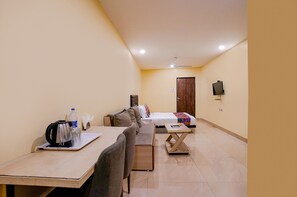 Egyptian cotton sheets, premium bedding, in-room safe, free WiFi - Fabexpress U Life (Mumbai)