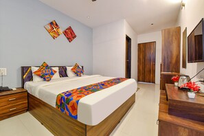 Egyptian cotton sheets, premium bedding, in-room safe, free WiFi