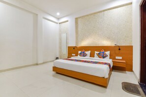 Egyptian cotton sheets, premium bedding, in-room safe, soundproofing - Fabhotel Alexa (Jaipur)
