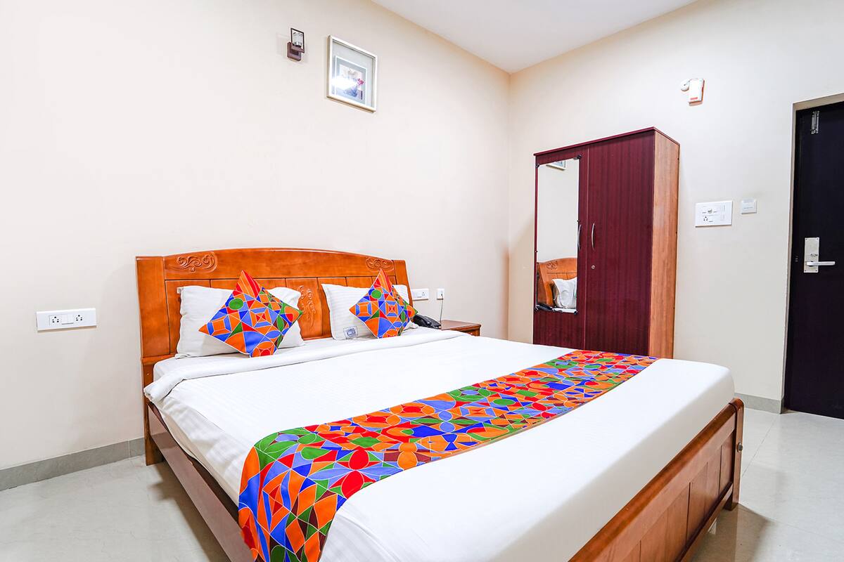 Deluxe Room | Egyptian cotton sheets, premium bedding, in-room safe, soundproofing