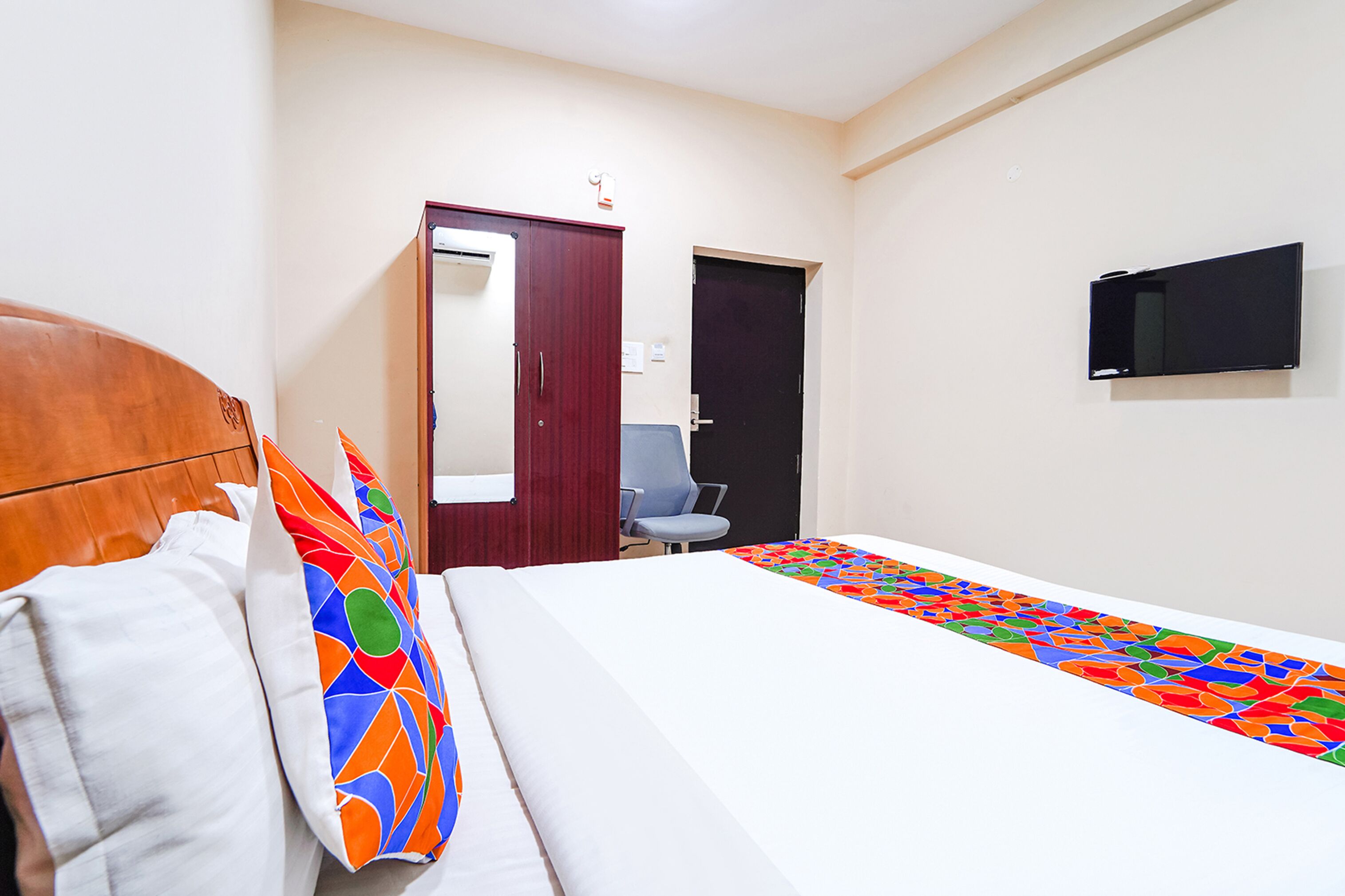 egyptian cotton sheets, premium bedding, in-room safe, soundproofing