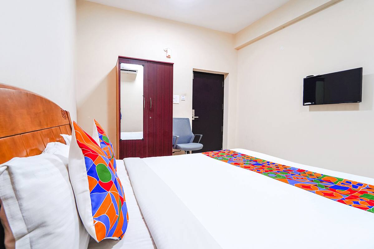 egyptian cotton sheets, premium bedding, in-room safe, soundproofing