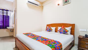 Deluxe Room | Egyptian cotton sheets, premium bedding, in-room safe, soundproofing